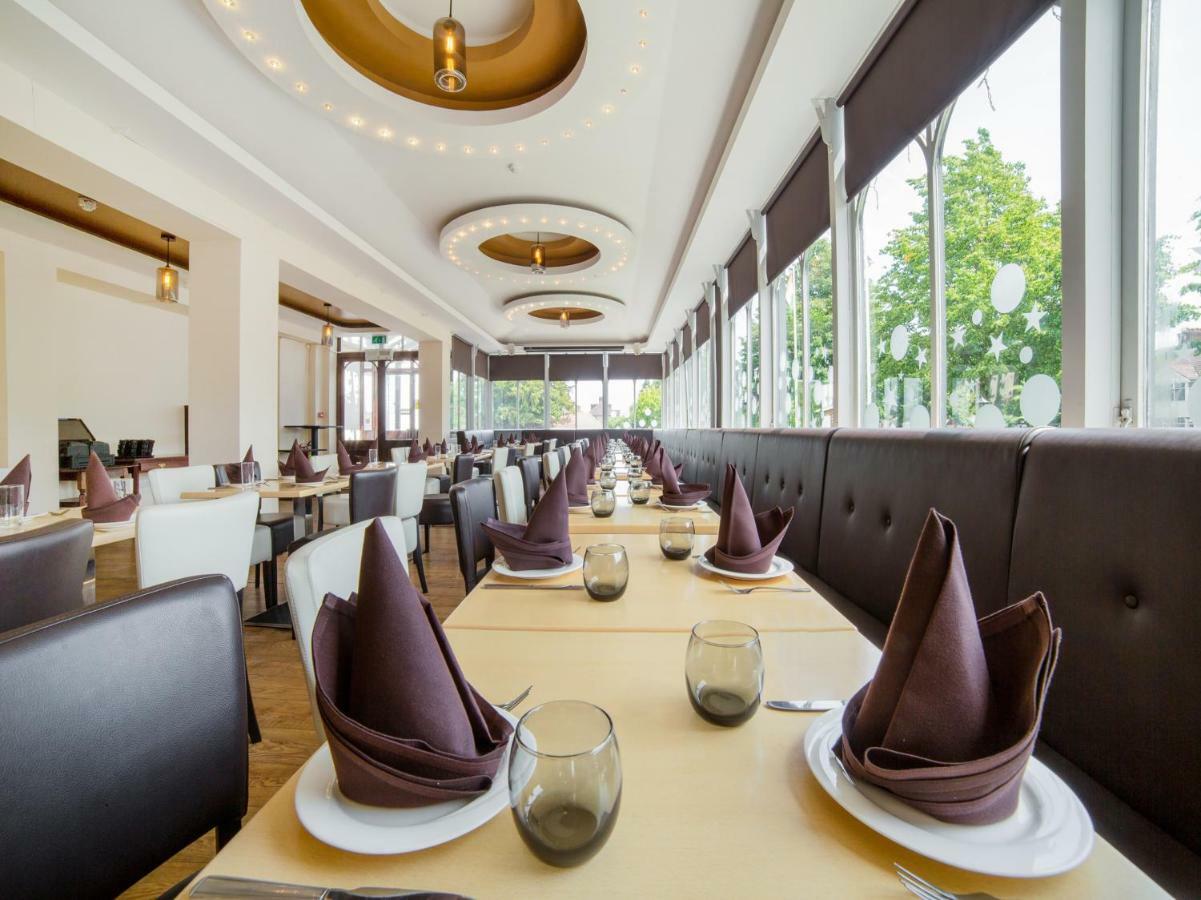 埃尔沃斯 Oyo Osterley Park酒店 外观 照片